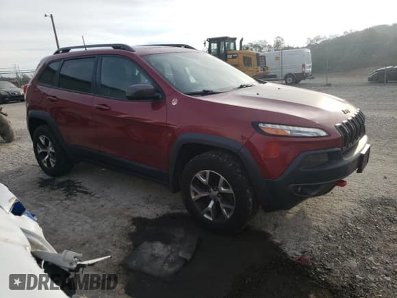 ✅ 2016 Jeep Cherokee Trailhawk • VIN: 1C4PJMBS9GW156496 • Lot: 85730035. Wystawiony na Copart z przebiegiem 123 367 mil. Bezpłatny archiwum sprzedaży aukcyjnych z USA i szczegółowy raport historii pojazdu na DreamBid. Zdjęcie 4.