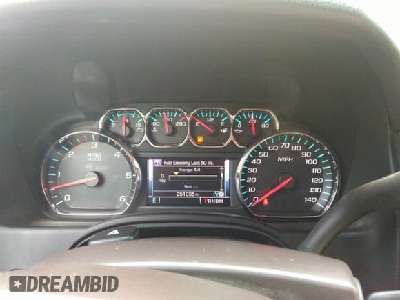 ✅ 2015 Chevrolet Suburban LT • VIN: 1GNSCJKC6FR229260 • Lot: 41974363. Wystawiony na IAAI z przebiegiem 251 395 mil. Bezpłatny archiwum sprzedaży aukcyjnych z USA i szczegółowy raport historii pojazdu na DreamBid. Zdjęcie 7.