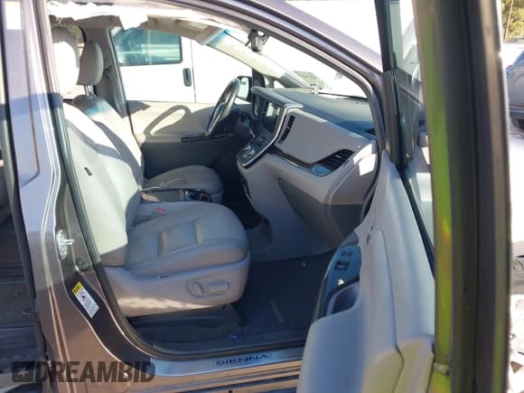 ✅ 2016 Toyota Sienna XLE • VIN: 5TDYK3DC4GS726633 • Lot: 43375497. Listed on IAAI with 126,525 mi. Free auction sales archive from the USA and detailed vehicle history report at DreamBid. Image 5.