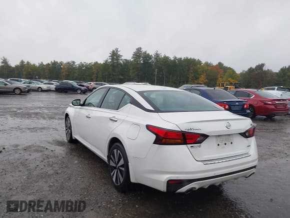 ✅ 2019 Nissan Altima SV • VIN: 1N4BL4DW2KN300754 • Lot: 43301765. Wystawiony na IAAI z przebiegiem 13 668 mil. Bezpłatny archiwum sprzedaży aukcyjnych z USA i szczegółowy raport historii pojazdu na DreamBid. Zdjęcie 3.