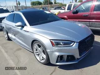 ✅ 2019 Audi A5 Sportback Premium Plus • VIN: WAUENCF55KA048096 • Lot: 42945019. Wystawiony na IAAI z przebiegiem 67 834 mil. Bezpłatny archiwum sprzedaży aukcyjnych z USA i szczegółowy raport historii pojazdu na DreamBid. Zdjęcie 1.