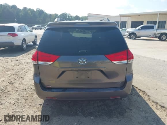 ✅ 2011 Toyota Sienna XLE AAS • VIN: 5TDYK3DC5BS028346 • Lot: 43253975. Listed on IAAI with 203,087 mi. Free auction sales archive from the USA and detailed vehicle history report at DreamBid. Image 16.