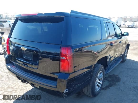 ✅ 2020 Chevrolet Suburban LT • VIN: 1GNSCHKC8LR117497 • Lot: 43092124. Wystawiony na IAAI z przebiegiem 59 482 mil. Bezpłatny archiwum sprzedaży aukcyjnych z USA i szczegółowy raport historii pojazdu na DreamBid. Zdjęcie 4.