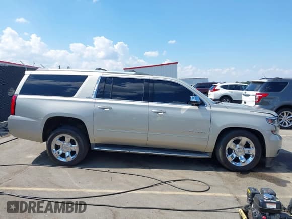 ✅ 2015 Chevrolet Suburban LTZ • VIN: 1GNSKKKC2FR509864 • Lot: 43233537. Wystawiony na IAAI z przebiegiem 241 210 mil. Bezpłatny archiwum sprzedaży aukcyjnych z USA i szczegółowy raport historii pojazdu na DreamBid. Zdjęcie 13.