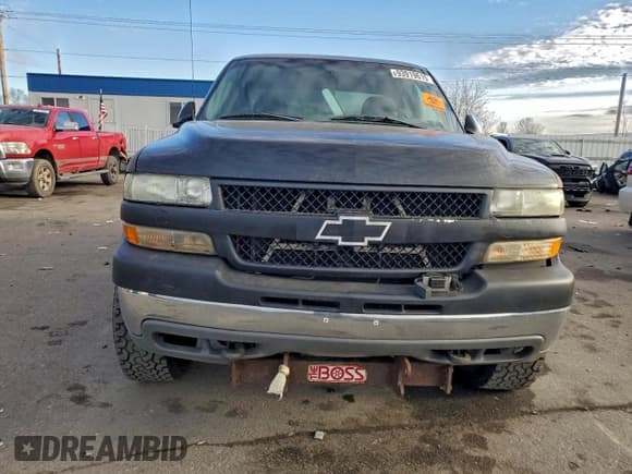 ✅ 2002 Chevrolet Silverado 2500HD LS • VIN: 1GCHK29U32Z235943 • Lot: 93919615. Wystawiony na Copart z przebiegiem 158 815 mil. Bezpłatny archiwum sprzedaży aukcyjnych z USA i szczegółowy raport historii pojazdu na DreamBid. Zdjęcie 5.