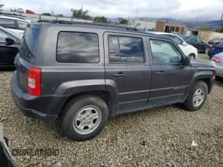 ✅ 2016 Jeep Patriot Sport SE • VIN: 1C4NJPBA1GD527856 • Лот: 92695975. Опубликован ранее на Copart с пробегом 159 749 миль. Бесплатный доступ к архиву аукционных продаж из США и подробный отчёт об истории автомобиля на DreamBid. Изображение 3.