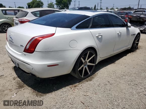 ✅ 2013 Jaguar XJ • VIN: SAJWA1C75D8V40541 • Lot: 62592345. Wystawiony na Copart z przebiegiem 70 159 mil. Bezpłatny archiwum sprzedaży aukcyjnych z USA i szczegółowy raport historii pojazdu na DreamBid. Zdjęcie 3.