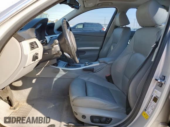 ✅ 2007 BMW 3 Series 335i • VIN: WBAVB73507P101327 • Лот: 84618445. Опубликован ранее на Copart с пробегом 175 393 миль. Бесплатный доступ к архиву аукционных продаж из США и подробный отчёт об истории автомобиля на DreamBid. Изображение 7.