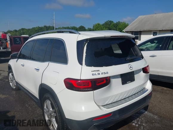 ✅ 2020 Mercedes-Benz GLB 250 • VIN: W1N4M4GB4LW028169 • Lot: 42671278. Listed on IAAI with 114,968 mi. Free auction sales archive from the USA and detailed vehicle history report at DreamBid. Image 6.