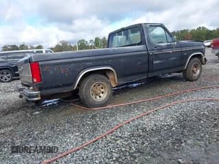 ✅ 1985 Ford F-150 • VIN: 1FTCF15H2FPA76089 • Lot: 43589717. Wystawiony na IAAI z przebiegiem 98 454 mil. Bezpłatny archiwum sprzedaży aukcyjnych z USA i szczegółowy raport historii pojazdu na DreamBid. Zdjęcie 4.