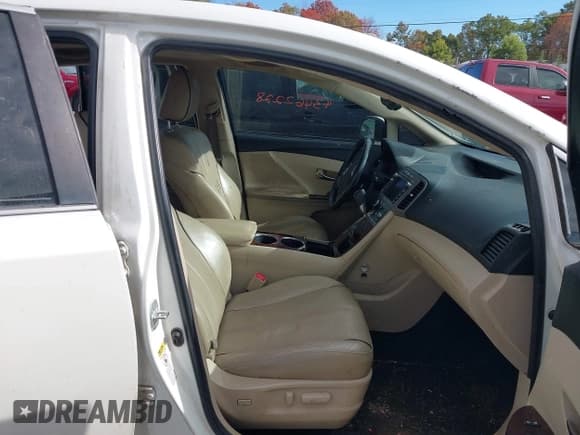 ✅ 2010 Toyota Venza • VIN: 4T3ZK3BB5AU031243 • Lot: 43462228. Listed on IAAI with 155,431 mi. Free auction sales archive from the USA and detailed vehicle history report at DreamBid. Image 5.