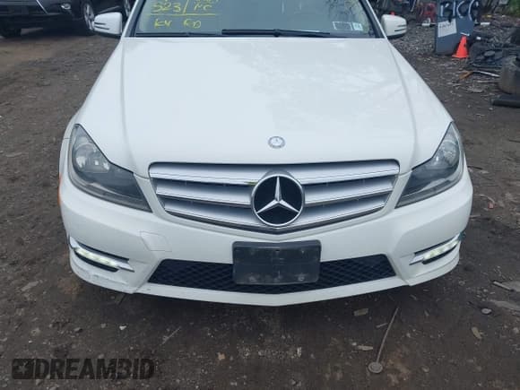 ✅ 2012 Mercedes-Benz C 300 Sport • VIN: WDDGF8BB4CR214277 • Lot: 42421222. Listed on IAAI with 92,523 mi. Free auction sales archive from the USA and detailed vehicle history report at DreamBid. Image 6.