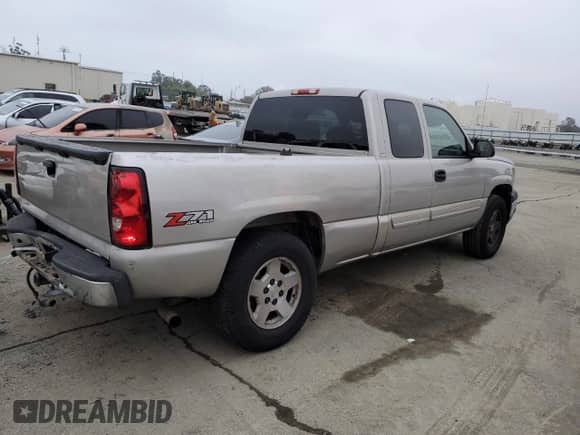 2006 Chevrolet Silverado 1500 LS z VIN 1GCEK19V76Z105868, wystawiony jako Copart lot #85512144 z przebiegiem 207 336 mil mil oraz Szkoda całkowita • Salvage title. Historia ofert i sprzedaży dostępna na DreamBid. Obrazek 3.