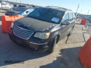 ✅ 2010 Chrysler Town & Country Limited • VIN: 2A4RR7DX9AR365954 • Lot: 43593551. Wystawiony na IAAI z przebiegiem 147 783 mil. Bezpłatny archiwum sprzedaży aukcyjnych z USA i szczegółowy raport historii pojazdu na DreamBid. Zdjęcie 2.