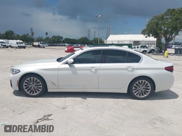 ✅ 2021 BMW 5 Series 530i • VIN: WBA53BH07MCF10086 • Lot: 43036291. Listed on IAAI with 26,592 mi. Free auction sales archive from the USA and detailed vehicle history report at DreamBid. Image 14.