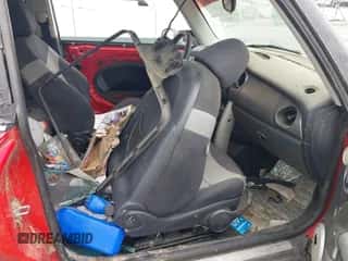 2003 MINI Hardtop S with VIN WMWRE33423TD67980, listed as a IAAI auction lot 42450982 with Not provided miles and . Bid and sale history available at DreamBid. Image 5.