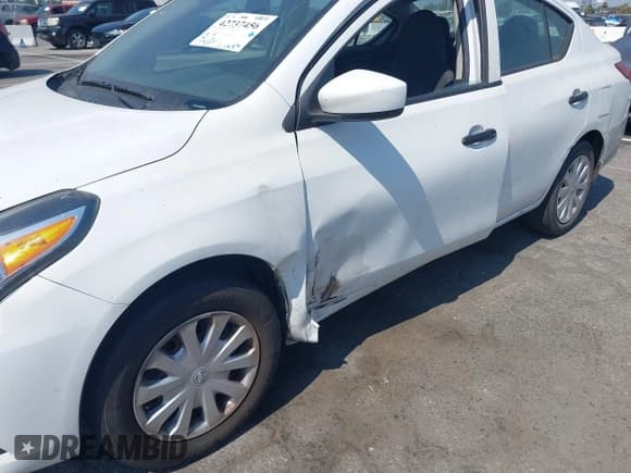 ✅ 2016 Nissan Versa S • VIN: 3N1CN7AP3GL821550 • Lot: 42737456. Listed on IAAI with 173,355 mi. Free auction sales archive from the USA and detailed vehicle history report at DreamBid. Image 6.