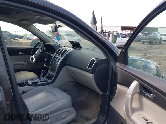 ✅ 2010 GMC Acadia SLT2 • VIN: 1GKLRNED8AJ172921 • Lot: 41985684. Listed on IAAI with 268,637 mi. Free auction sales archive from the USA and detailed vehicle history report at DreamBid. Image 5.