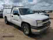 2004 Chevrolet Silverado 1500 LS z VIN 1GCEC14TX4E211982, wystawiony jako Copart lot #65004125 z przebiegiem 131 121 mil mil oraz Szkoda całkowita • Salvage title. Historia ofert i sprzedaży dostępna na DreamBid. Obrazek 4.