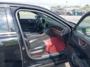 ✅ 2017 Lincoln Continental Livery • VIN: 1LN6L9HK4H5608822 • Lot: 43274243. Wystawiony na IAAI z przebiegiem 290 655 mil. Bezpłatny archiwum sprzedaży aukcyjnych z USA i szczegółowy raport historii pojazdu na DreamBid. Zdjęcie 5.