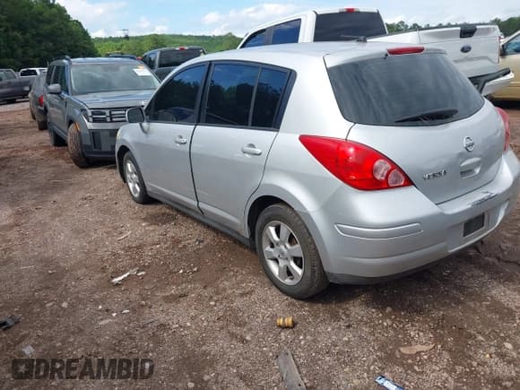 ✅ 2007 Nissan Versa S • VIN: 3N1BC13E67L353100 • Lot: 42356199. Listed on IAAI with 412,765 mi. Free auction sales archive from the USA and detailed vehicle history report at DreamBid. Image 3.
