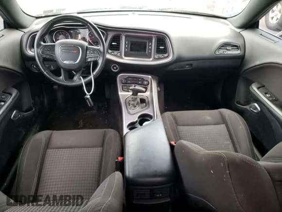 ✅ 2017 Dodge Challenger SXT • VIN: 2C3CDZAG3HH651944 • Lot: 61514333. Wystawiony na Copart z przebiegiem 84 002 mil. Bezpłatny archiwum sprzedaży aukcyjnych z USA i szczegółowy raport historii pojazdu na DreamBid. Zdjęcie 8.