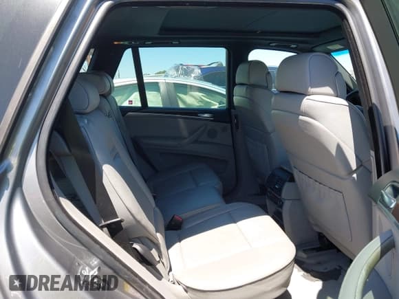 ✅ 2007 BMW X5 3.0si • VIN: 5UXFE435X7L013646 • Lot: 42533986. Listed on IAAI with 243,477 mi. Free auction sales archive from the USA and detailed vehicle history report at DreamBid. Image 8.