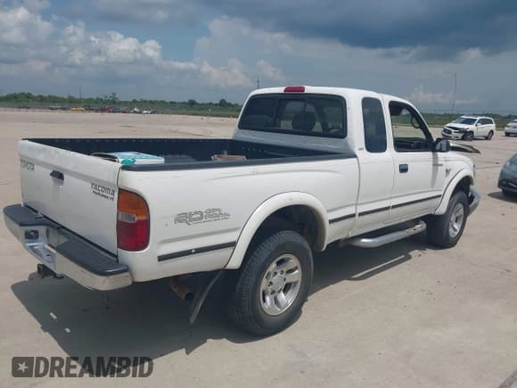 ✅ 2000 Toyota Tacoma PreRunner • VIN: 5TESN92N2YZ694029 • Lot: 43092012. Listed on IAAI with Not provided. Free auction sales archive from the USA and detailed vehicle history report at DreamBid. Image 4.