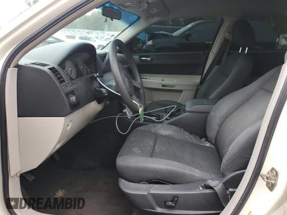 ✅ 2006 Chrysler 300 • VIN: 2C3KA43R56H213154 • Lot: 81953245. Wystawiony na Copart z przebiegiem Nie podano. Bezpłatny archiwum sprzedaży aukcyjnych z USA i szczegółowy raport historii pojazdu na DreamBid. Zdjęcie 7.