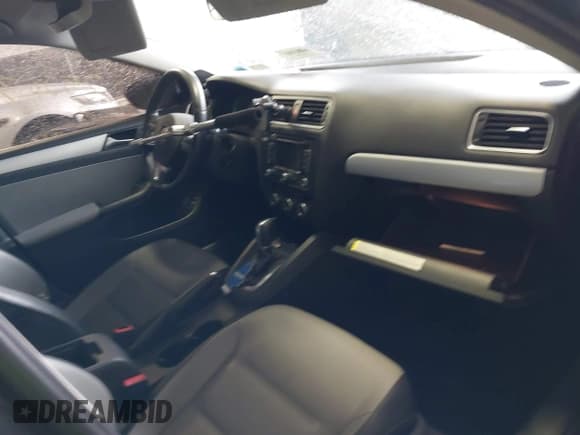 ✅ 2013 Volkswagen Jetta Hybrid SE • VIN: 3VW637AJ0DM264093 • Лот: 41872150. Опубликован ранее на IAAI с пробегом 174 558 миль. Бесплатный доступ к архиву аукционных продаж из США и подробный отчёт об истории автомобиля на DreamBid. Изображение 5.