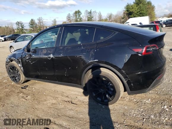 ✅ 2024 Tesla Model Y Long Range • VIN: 7SAYGDEE5RF150570 • Лот: 52686685. Опубликован ранее на Copart с пробегом 4 015 миль. Бесплатный доступ к архиву аукционных продаж из США и подробный отчёт об истории автомобиля на DreamBid. Изображение 2.