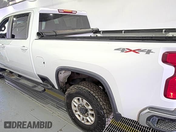 ✅ 2020 Chevrolet Silverado 2500HD LT • VIN: 1GC1YNE7XLF199818 • Lot: 42672929. Wystawiony na IAAI z przebiegiem 118 014 mil. Bezpłatny archiwum sprzedaży aukcyjnych z USA i szczegółowy raport historii pojazdu na DreamBid. Zdjęcie 1.