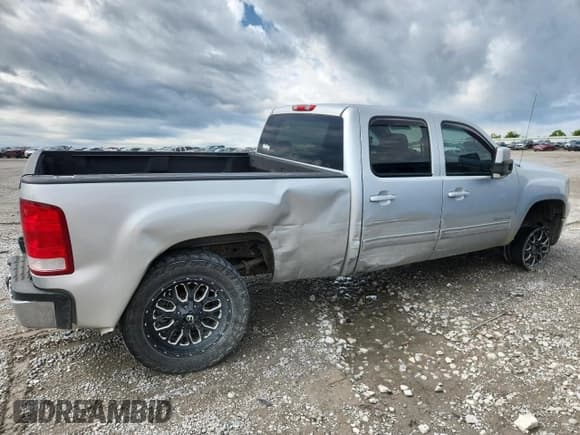 ✅ 2013 GMC Sierra 2500HD SLT • VIN: 1GT121C88DF243516 • Lot: 64579675. Wystawiony na Copart z przebiegiem 206 243 mil. Bezpłatny archiwum sprzedaży aukcyjnych z USA i szczegółowy raport historii pojazdu na DreamBid. Zdjęcie 3.