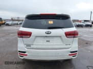 ✅ 2018 Kia Sorento SX Limited • VIN: 5XYPKDA58JG384521 • Lot: 41903823. Wystawiony na IAAI z przebiegiem Nie podano. Bezpłatny archiwum sprzedaży aukcyjnych z USA i szczegółowy raport historii pojazdu na DreamBid. Zdjęcie 16.