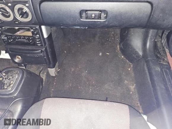 ✅ 2002 Toyota MR2 • VIN: JTDFR320420052698 • Lot: 85382475. Listed on Copart with 150,278 mi. Free auction sales archive from the USA and detailed vehicle history report at DreamBid. Image 9.