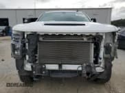 ✅ 2022 Chevrolet Silverado 2500HD • VIN: 1GC0YNE75NF101101 • Lot: 72952574. Wystawiony na Copart z przebiegiem 49 970 mil. Bezpłatny archiwum sprzedaży aukcyjnych z USA i szczegółowy raport historii pojazdu na DreamBid. Zdjęcie 5.