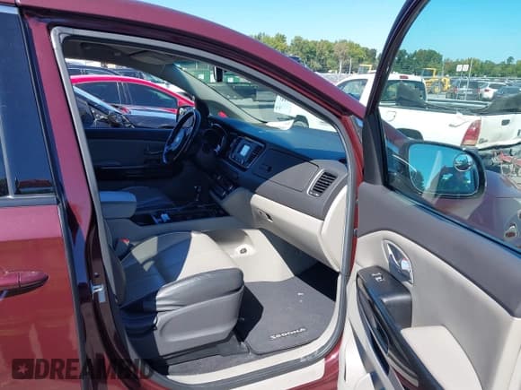 ✅ 2015 Kia Sedona SX • VIN: KNDMC5C15F6077561 • Лот: 43382290. Опубликован ранее на IAAI с пробегом 205 557 миль. Бесплатный доступ к архиву аукционных продаж из США и подробный отчёт об истории автомобиля на DreamBid. Изображение 5.