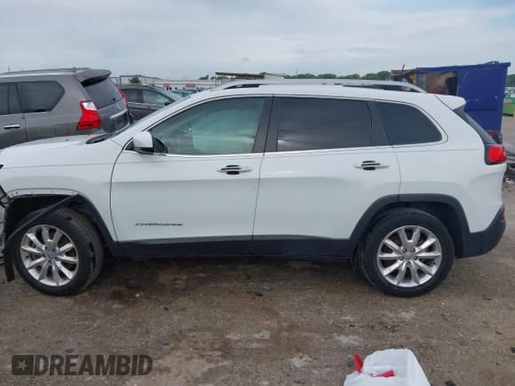 ✅ 2017 Jeep Cherokee Limited • VIN: 1C4PJLDB0HW516120 • Lot: 42357568. Wystawiony na IAAI z przebiegiem 95 039 mil. Bezpłatny archiwum sprzedaży aukcyjnych z USA i szczegółowy raport historii pojazdu na DreamBid. Zdjęcie 14.