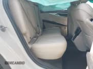 ✅ 2020 Lincoln Nautilus Standard • VIN: 2LMPJ6J95LBL09249 • Lot: 42106717. Wystawiony na IAAI z przebiegiem 33 243 mil. Bezpłatny archiwum sprzedaży aukcyjnych z USA i szczegółowy raport historii pojazdu na DreamBid. Zdjęcie 8.