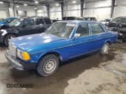 ✅ 1983 Mercedes-Benz 300 D • VIN: WDBAB33A6DB034893 • Лот: 49307094. Опубликован ранее на Copart с пробегом 111 561 миль. Бесплатный доступ к архиву аукционных продаж из США и подробный отчёт об истории автомобиля на DreamBid. Изображение 1.