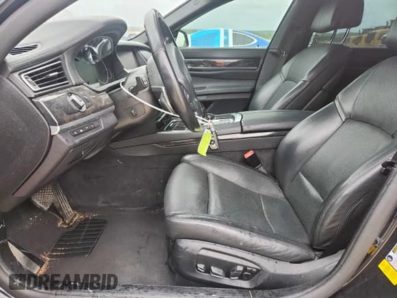 ✅ 2015 BMW 7 Series 750i • VIN: WBAYA8C54FG197788 • Lot: 63431285. Listed on Copart with 114,581 mi. Free auction sales archive from the USA and detailed vehicle history report at DreamBid. Image 7.