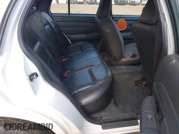 ✅ 2010 Ford Police Interceptor • VIN: 2FABP7BV4AX138879 • Lot: 43239630. Wystawiony na IAAI z przebiegiem Nie podano. Bezpłatny archiwum sprzedaży aukcyjnych z USA i szczegółowy raport historii pojazdu na DreamBid. Zdjęcie 8.