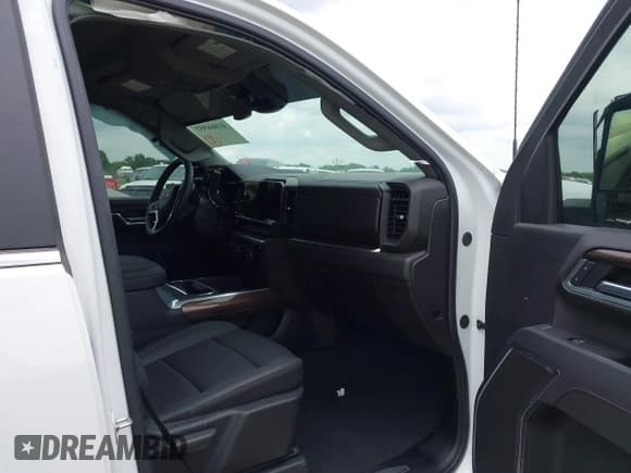 ✅ 2025 Chevrolet Silverado 2500HD LT • VIN: 2GC1KNEY7S1159342 • Лот: 42662011. Опубликован ранее на IAAI с пробегом 1 319 миль. Бесплатный доступ к архиву аукционных продаж из США и подробный отчёт об истории автомобиля на DreamBid. Изображение 5.