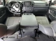 ✅ 2021 Nissan Titan S • VIN: 1N6AA1EC5MN514300 • Lot: 51614214. Wystawiony na Copart z przebiegiem 62 369 mil. Bezpłatny archiwum sprzedaży aukcyjnych z USA i szczegółowy raport historii pojazdu na DreamBid. Zdjęcie 8.