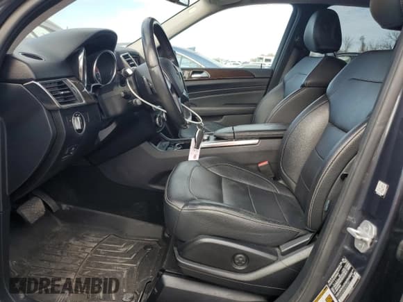 ✅ 2015 Mercedes-Benz M 350 • VIN: 4JGDA5HB5FA492041 • Lot: 92425565. Wystawiony na Copart z przebiegiem 88 373 mil. Bezpłatny archiwum sprzedaży aukcyjnych z USA i szczegółowy raport historii pojazdu na DreamBid. Zdjęcie 7.