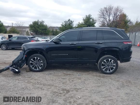 ✅ 2023 Jeep Grand Cherokee Overland • VIN: 1C4RJYD60P8891792 • Lot: 41815043. Listed on IAAI with 16,682 mi. Free auction sales archive from the USA and detailed vehicle history report at DreamBid. Image 14.