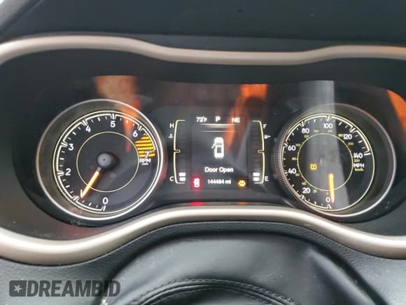 ✅ 2016 Jeep Cherokee Altitude • VIN: 1C4PJMAB4GW332999 • Лот: 80267655. Опубликован ранее на Copart с пробегом 144 484 миль. Бесплатный доступ к архиву аукционных продаж из США и подробный отчёт об истории автомобиля на DreamBid. Изображение 9.