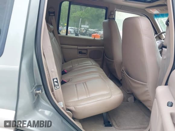 ✅ 2000 Ford Explorer Eddie Bauer • VIN: 1FMDU74E2YUA00568 • Lot: 42176409. Wystawiony na IAAI z przebiegiem 150 479 mil. Bezpłatny archiwum sprzedaży aukcyjnych z USA i szczegółowy raport historii pojazdu na DreamBid. Zdjęcie 8.