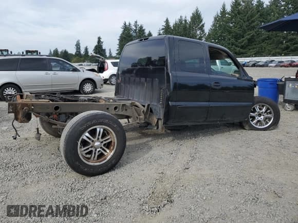 ✅ 2004 GMC Sierra Denali • VIN: 2GTFK69U041259305 • Lot: 71070045. Listed on Copart with Not provided. Free auction sales archive from the USA and detailed vehicle history report at DreamBid. Image 3.