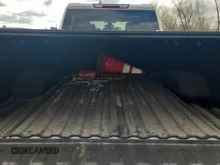 ✅ 2022 Chevrolet Silverado 2500HD Custom • VIN: 2GC1YME75N1222801 • Lot: 42339674. Wystawiony na IAAI z przebiegiem 98 418 mil. Bezpłatny archiwum sprzedaży aukcyjnych z USA i szczegółowy raport historii pojazdu na DreamBid. Zdjęcie 1.